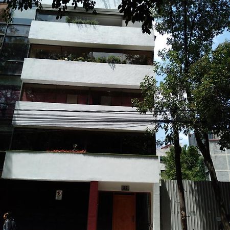 Charming Sunny Bedroom Overlooking Beautiful Amsterdam Avenue In Best Condesa Area 멕시코 시 외부 사진