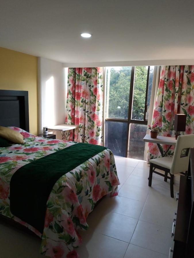 Charming Sunny Bedroom Overlooking Beautiful Amsterdam Avenue In Best Condesa Area 멕시코 시 외부 사진
