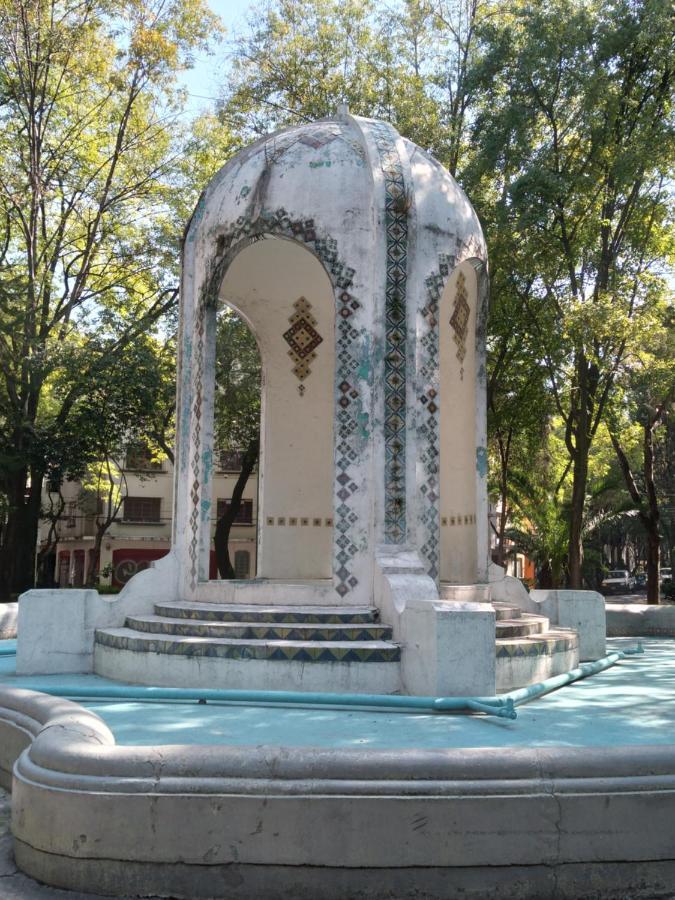 Charming Sunny Bedroom Overlooking Beautiful Amsterdam Avenue In Best Condesa Area 멕시코 시 외부 사진